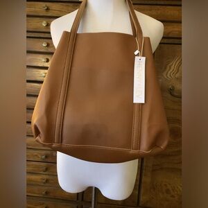 Women’s Henny ~  NWT Lev  shoulder handbag.